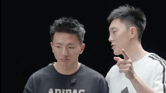 进城办事！胡明轩拍广告变幽默大师演技自然