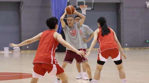 从战术板到赛场！中国女篮积极备战强化实战对抗