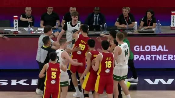 U17与立陶宛冲突！俩小将被夺权是否处罚过重？