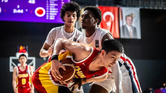 赵博新：其实有机会拿下法国U17 但篮板球没做好