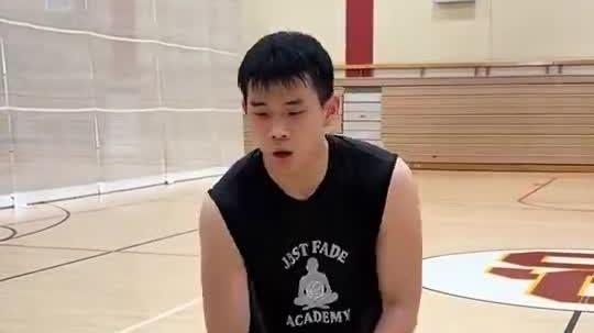 林葳特训专注打磨投篮：只为配得上每一次赛场机会