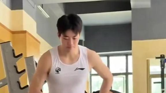 广州男篮队内训练：报告报告 大部队已收假集合