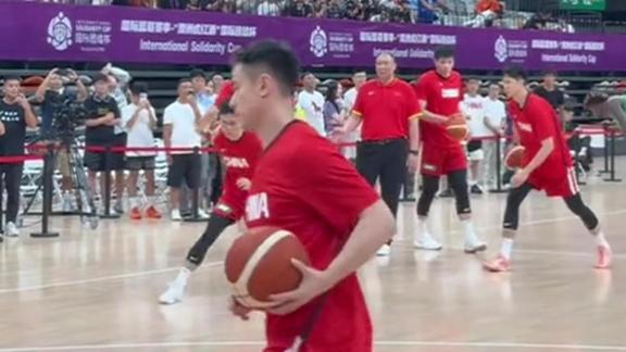 世预赛后首秀！中国男篮对阵喀麦隆赛前热身