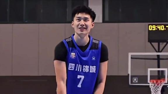 无限接近加盟？曝四川男篮新星段睿骐将转会辽宁