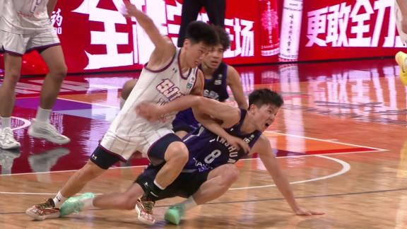 关键时刻一攻一防！陈天灿三分命中后面断石奎