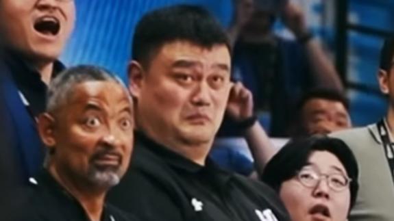 收藏表情包！上交三分绝杀 姚明+霍二叔瞪大双眼