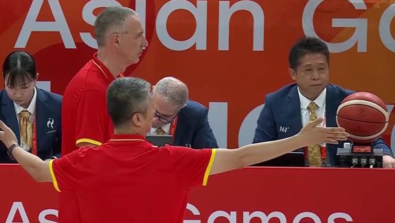 赛后巴林仅1人与中国男篮握手 郭士强表达不满