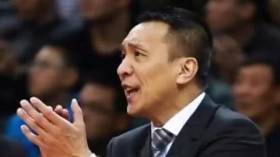 李群：建议球员先做助教 好教练不靠权威压人