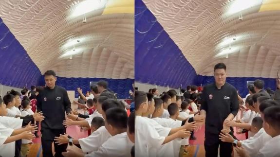 张宁原帅领衔!山西男篮进社区:篮球不止于赛场 张宁原帅领衔!山西男篮进社区:篮球不止于赛场