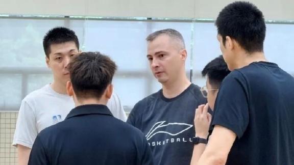 广东主帅：萨姆纳左手骨折 另外的外援将很快到队