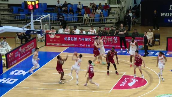 引擎轰鸣！庞峥麟突然起速杀入内线拉杆打进