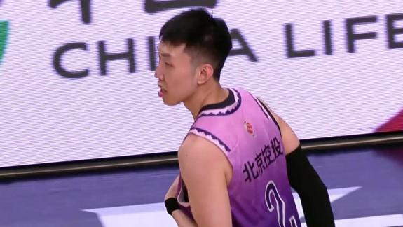给外援转晕了！廖三宁绕圈变向压哨投篮空心入网