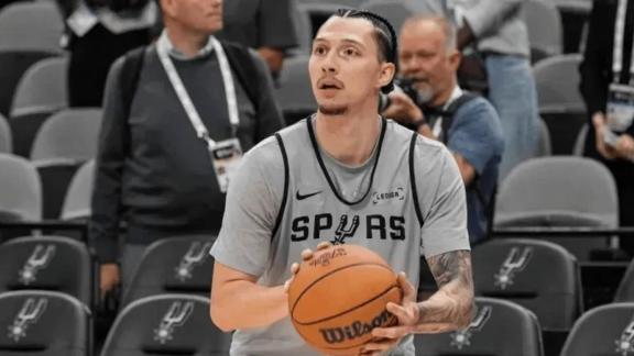沃特斯：CBA的对抗比NBA更强 还在学习规则的细节