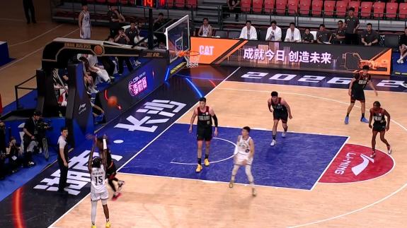 致敬本西？廖三宁篮下空篮传球 库克三分再遭大帽