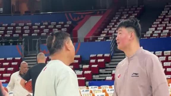 沪深训练相遇：贺希宁刘铮热聊 李秋平顾全约饭