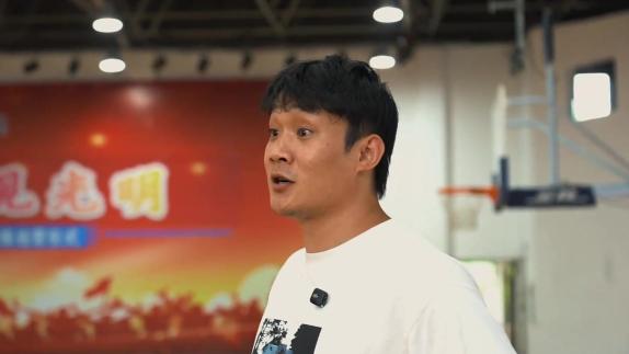 四字外援开课！丁彦雨航进校园指导 第一件事练胆