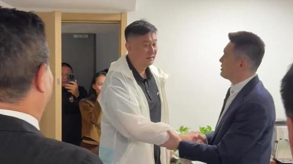 独家幕后花絮！杜锋杨鸣赛前化妆间握手致意