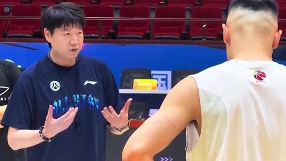 保持攻击性和饥饿感！邱彪引用姚明经历鼓励球员