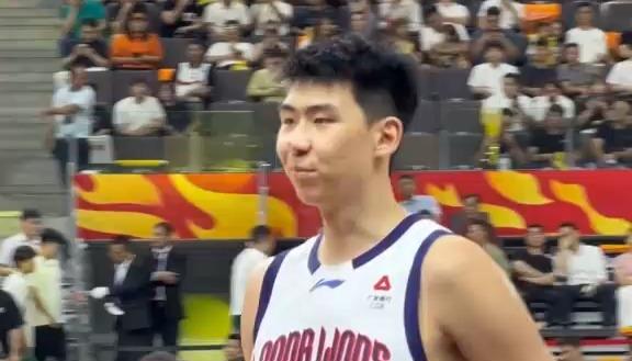 往事随风！徐昕赛前再遇杜锋 两人上演世纪握手