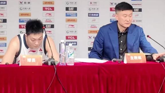 鼓励全队！杜锋：打得很拼命很专注分享球也不错