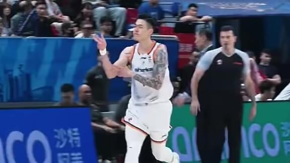 单节轰39-11！上海梦幻第三节多点开花强势逆转