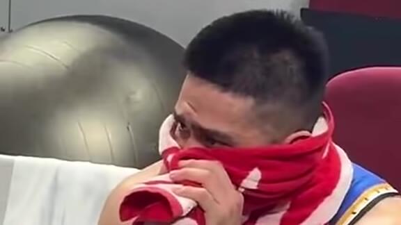 他真想赢！陈盈骏替补席痛哭 赛后友好祝贺对手