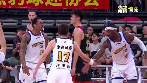  炸裂！塔克飞天遁地28分6助5板助队再进决赛