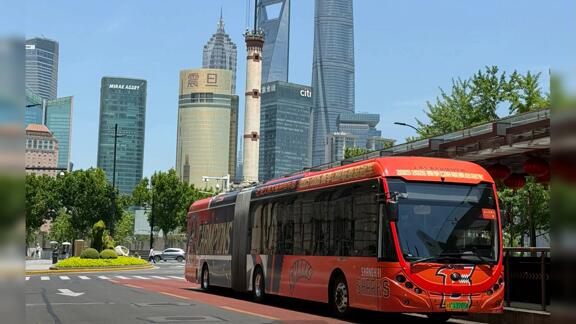 顶级排面！上海总冠军涂装71路公交车上路