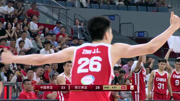 三分3中3！朱俊龙外线后仰压哨出手 球进灯亮