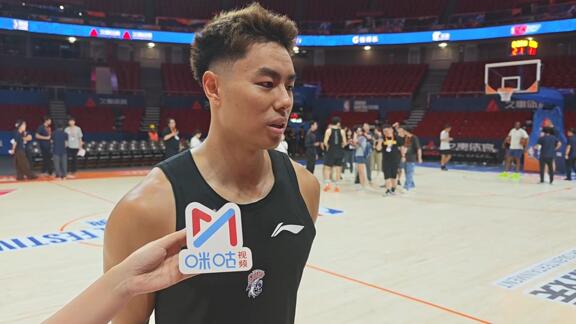 李添荣：去美国黑了也壮了 和G联赛队伍交手帮助大