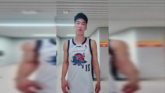 山东男篮分享球队赛后片段：这一刻 战斗为山东