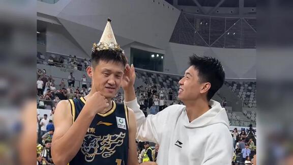 生日快乐！周鹏与儿子生日仅差一天一同庆生