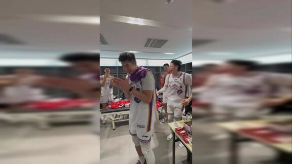 勝利的喜悅！北控隊長鄒雨宸獲獎 沈梓捷帶頭起哄